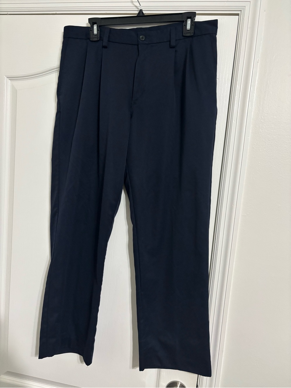 Izod Men's Dark Navy Pleated Dress Pants